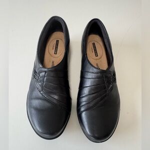 Clarks Black Leather woman’s  Loafers 8 M